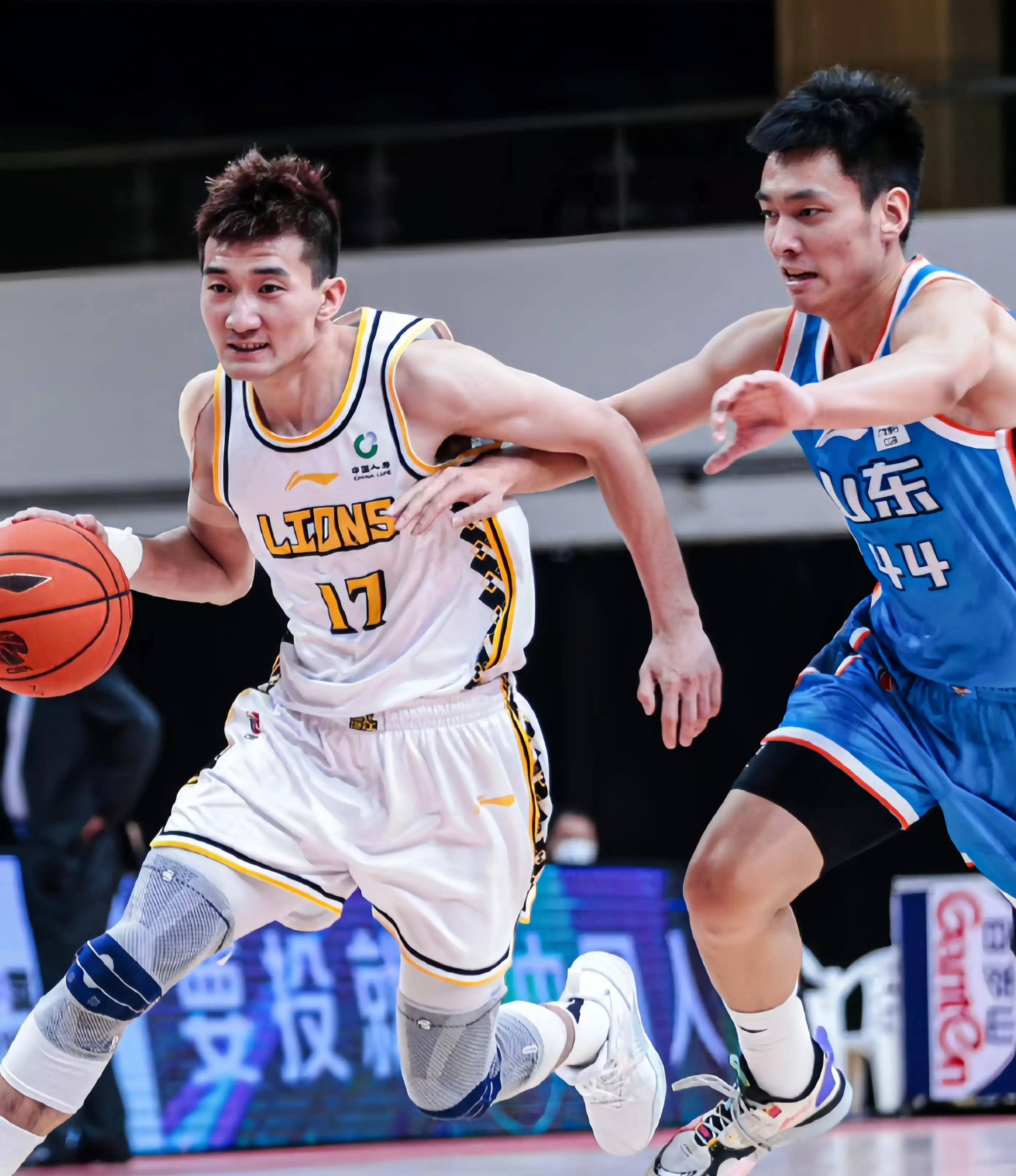 增添了紧张 增添了紧张