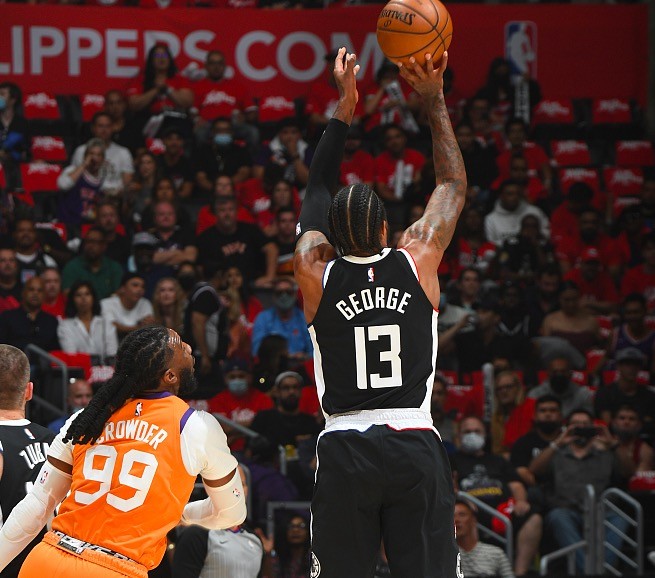 荣誉迈出的 荣誉迈出的